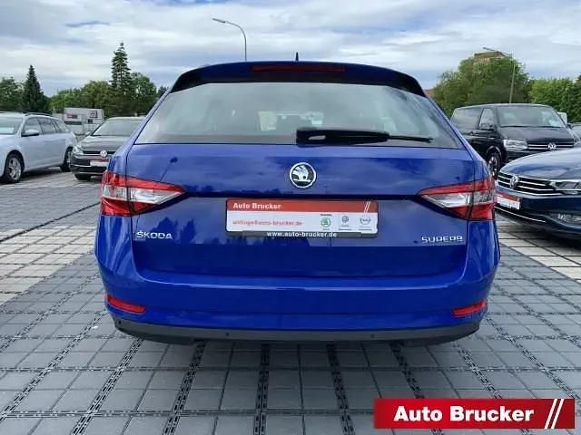 Gebraucht Skoda Superb Active 150 PS (110 kW) 2019 Blau Kombi