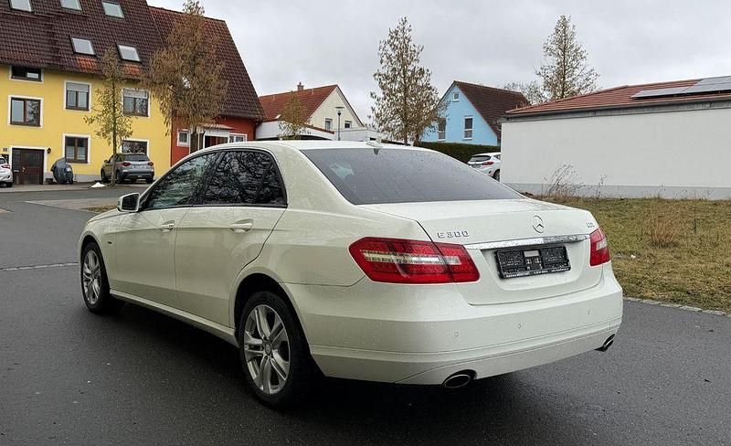 Second-hand Mercedes E300 231 CP (169 kW) 2011 Alb Berlinǎ