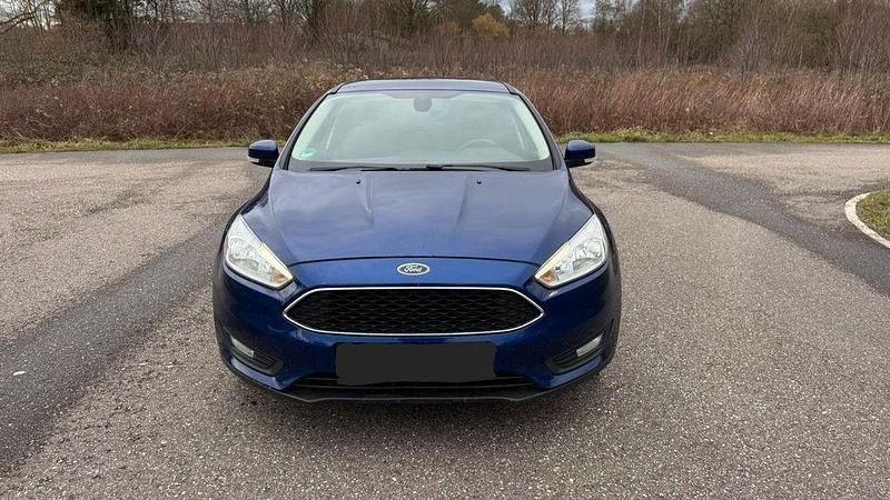 Gebraucht Ford Focus 122 PS (89 kW) 2015 Blau Limousine