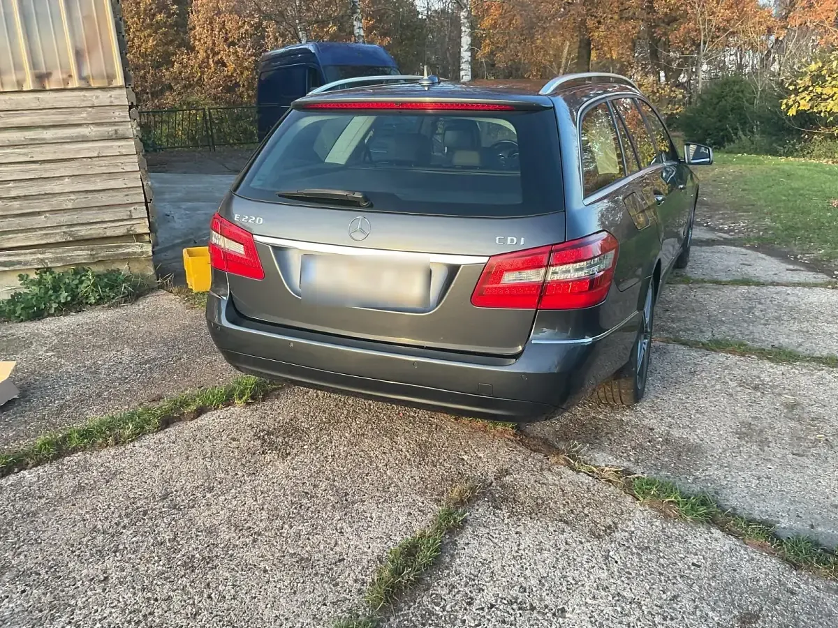 Second-hand Mercedes E220 170 CP (125 kW) 2011 Gri Break