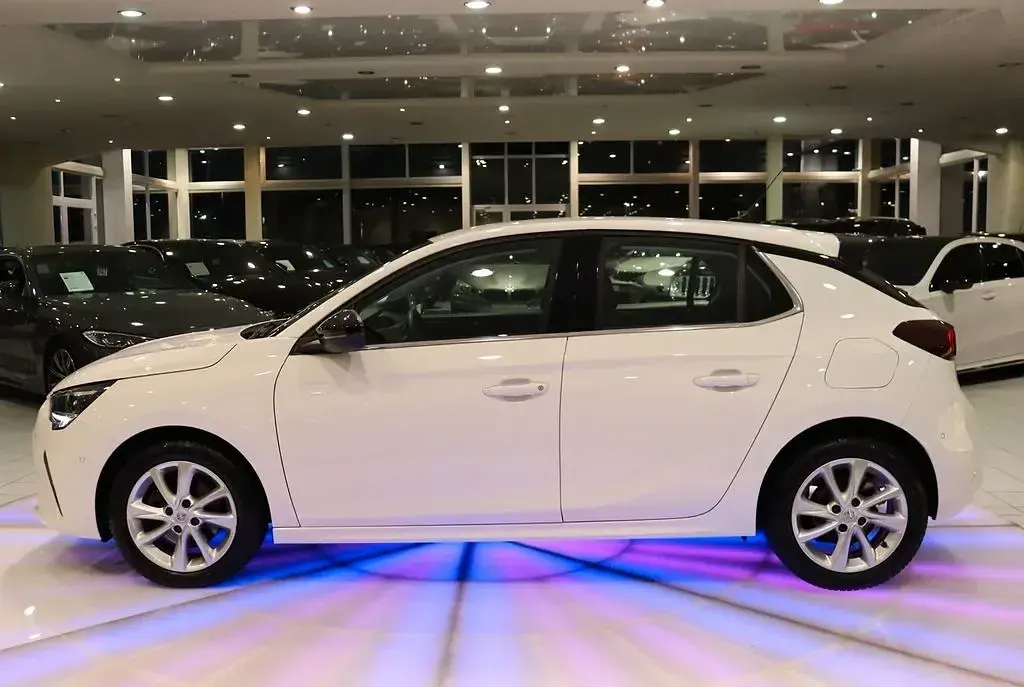 Usado Opel Corsa Elegance 101 HP (74 kW) 2023 Branco Citadino