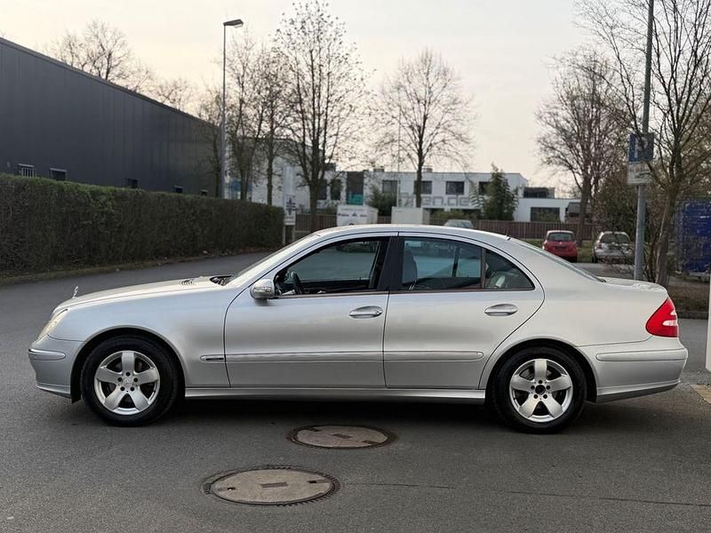 Gebraucht Mercedes E240 Avantgarde 177 PS (130 kW) 2003 Silber Limousine