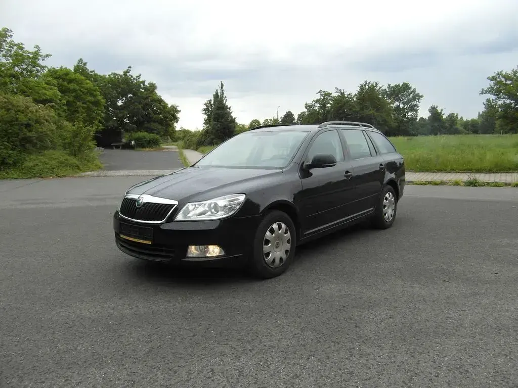 Gebraucht Skoda Octavia Fun 105 PS (77 kW) 2012 Schwarz Kombi
