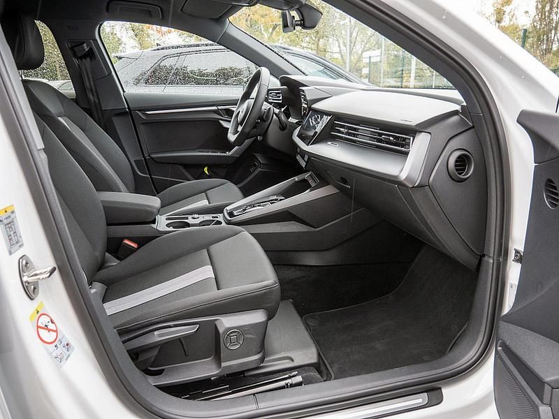 Gebraucht Audi A3 Advanced Plus 116 PS (85 kW) 2025 Gletscherweiß metallic Limousine