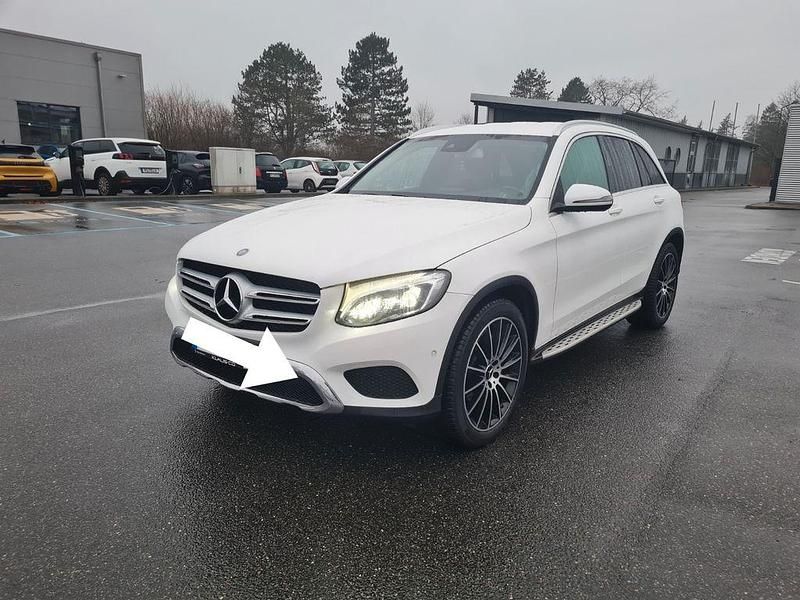 Weiß Gebraucht 2016 Mercedes CLC220 Kleinwagen | 18.980 € - Bild 1/4