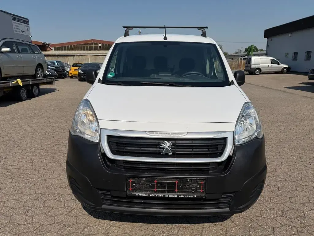 Gebraucht Peugeot Partner Premium 120 PS (88 kW) 2018 Weiß Van / Kleinbus
