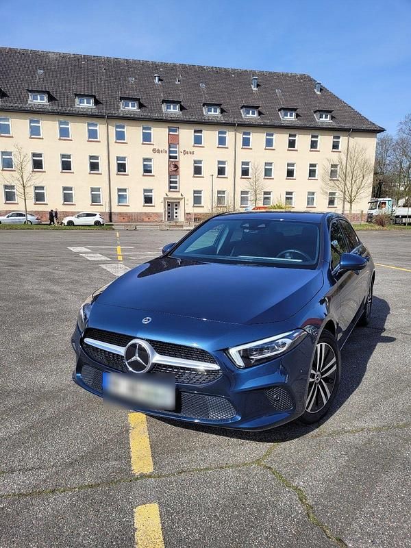 Gebraucht Mercedes A250 2022 Blau Limousine