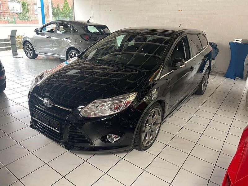 Schwarz Gebraucht 2013 Ford Focus Titanium Limousine | 8.990 € (Teuer) - Bild 1/4