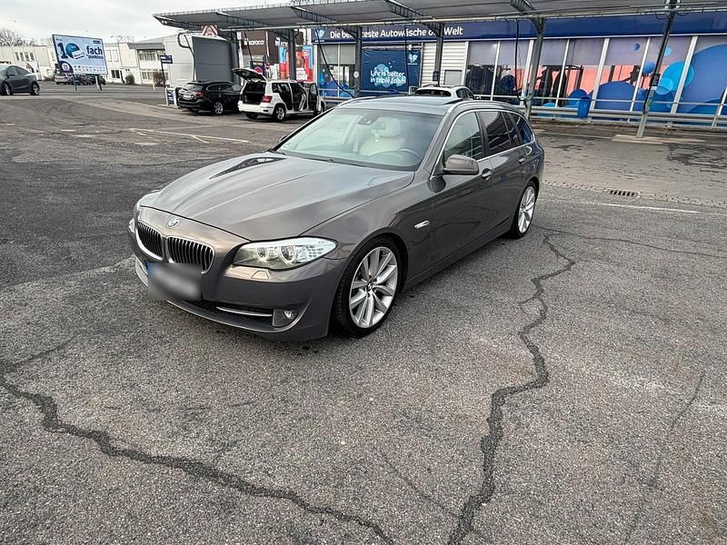 Gebraucht BMW 530 258 PS (189 kW) 2012 Andere farben Kombi