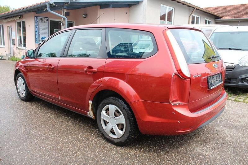 Gebraucht Ford Focus 109 PS (80 kW) 2009 Rot Limousine