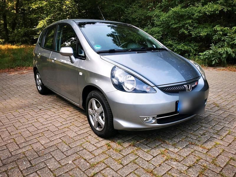 Grau Gebraucht 2008 Honda Jazz Kleinwagen | 1.950 € (Fairer Preis) - Bild 1/4
