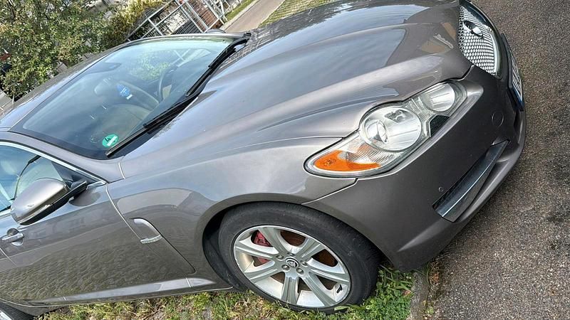 Gold Gebraucht 2011 Jaguar XF Limousine | 3.699 € - Bild 1/4