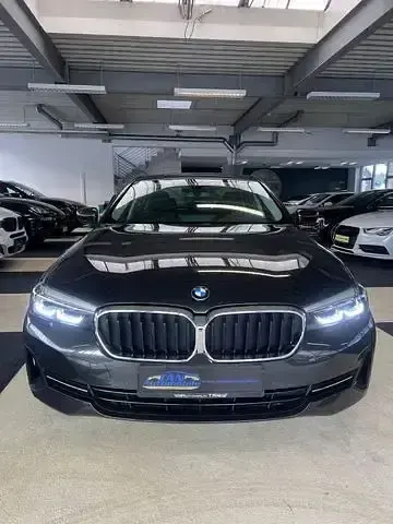 Używany BMW 520 Performance 190 KM (139 kW) 2022 Szary Sedan/Limuzyna