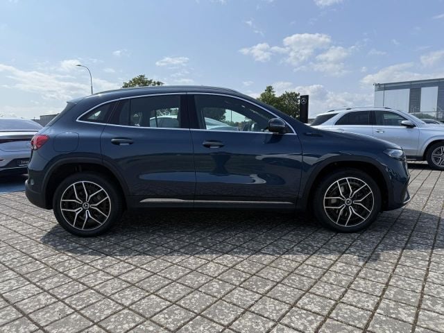 Gebraucht Mercedes EQA250 AMG line 139 kW (189 PS) 2022 Blau SUV
