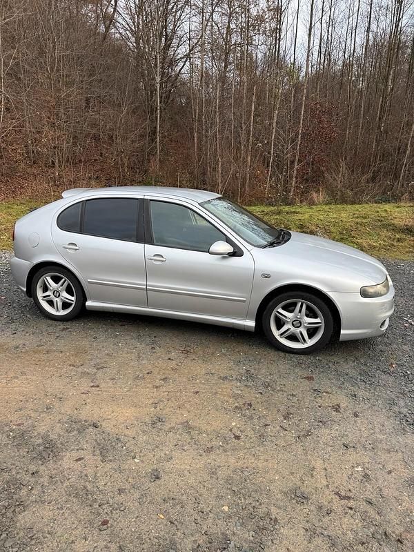 Silber Gebraucht 2003 Seat Leon Sport Limousine | 2.500 € (Fairer Preis) - Bild 1/4