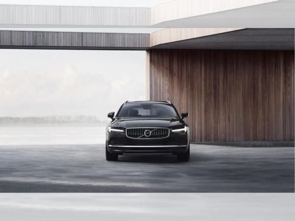 Schwarz (onyx black metallic) Neu 2025 Volvo V90 Core Kombi | 78.690 € - Bild 1/4