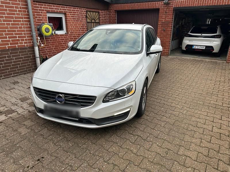 Weiß Gebraucht 2014 Volvo V60 Kombi | 9.000 € (Fairer Preis) - Bild 1/4