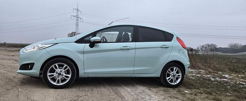 Gebraucht Ford Fiesta Celebration 80 PS (58 kW) 2017 Grün Kleinwagen