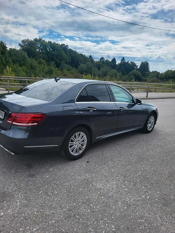 Gebraucht Mercedes E250 Avantgarde 204 PS (150 kW) 2015 Grau Limousine