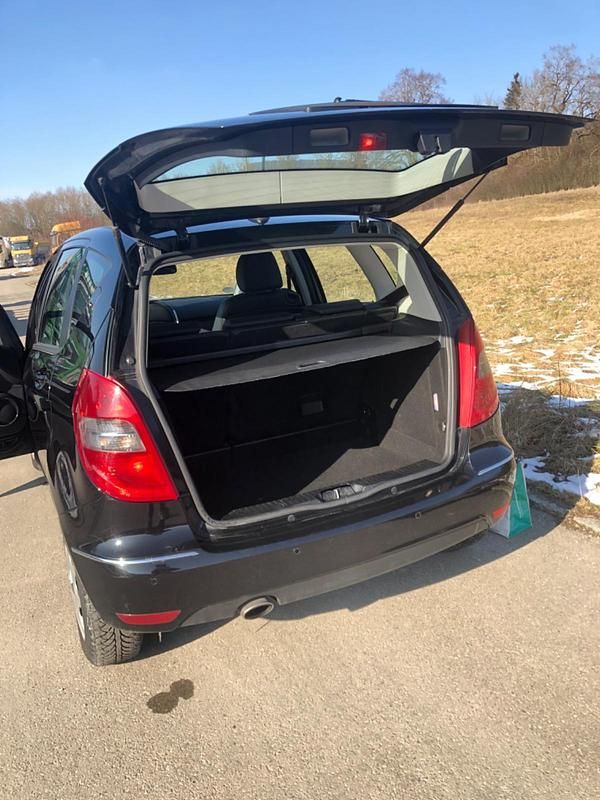 Gebraucht Mercedes A180 Avantgarde 116 PS (85 kW) 2010 Schwarz Kleinwagen