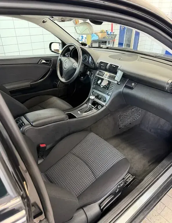 Gebraucht Mercedes C180 143 PS (105 kW) 2005 Schwarz Coupé