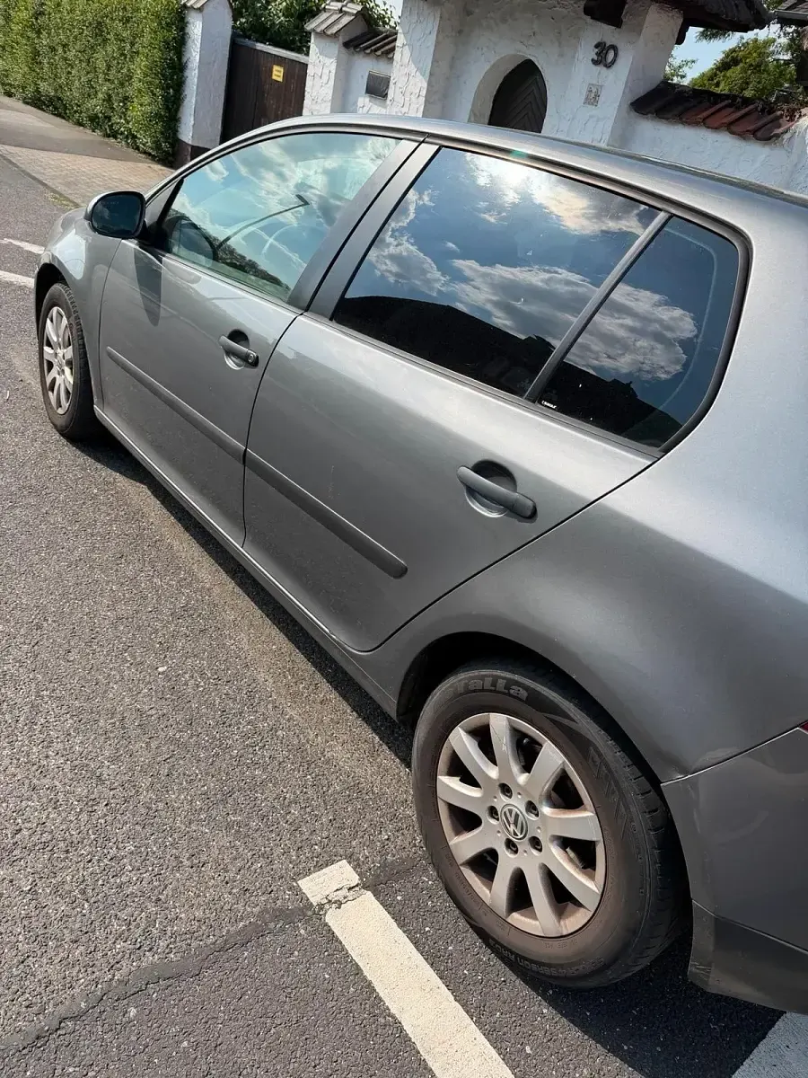Gebraucht VW Golf V 102 PS (75 kW) 2005 Grau Kleinwagen
