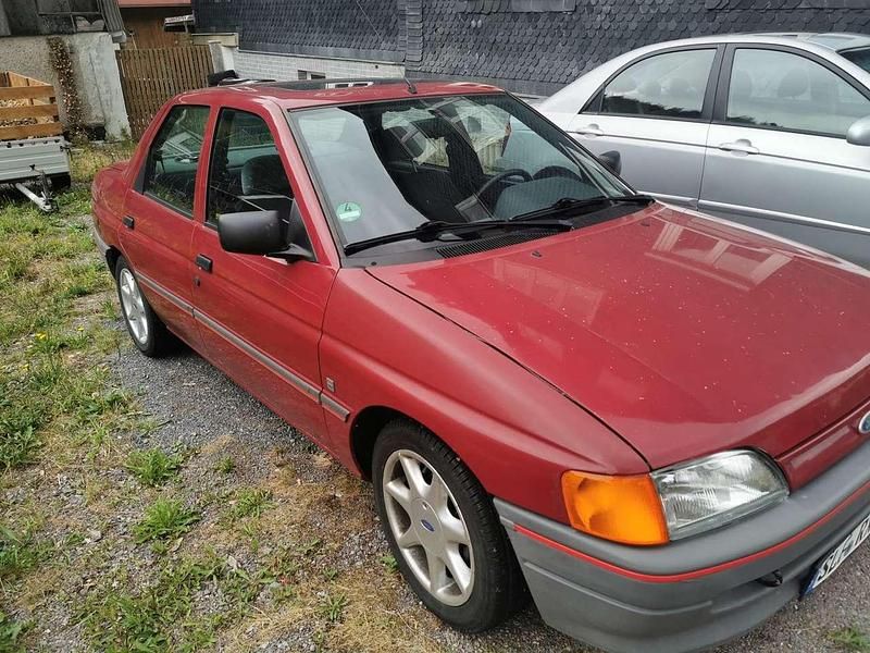 Rot Gebraucht 1991 Ford Orion Limousine | 1.200 € - Bild 1/4