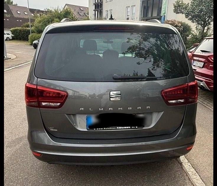 Grau Gebraucht 2017 Seat Alhambra Ecomotive Van / Kleinbus | 19.800 € (Guter Preis) - Bild 1/4
