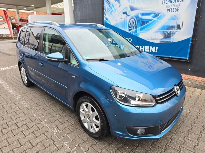 Blau Gebraucht 2014 VW Touran Cup Van / Kleinbus | 4.999 € (Superpreis) - Bild 1/4
