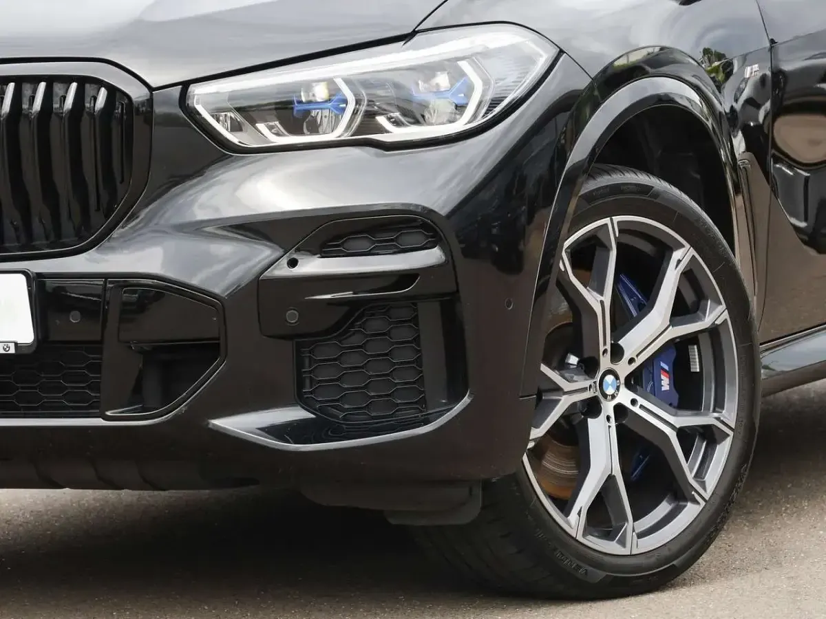 Gebraucht BMW X5 M Sport 340 PS (250 kW) 2023 Black sapphire SUV