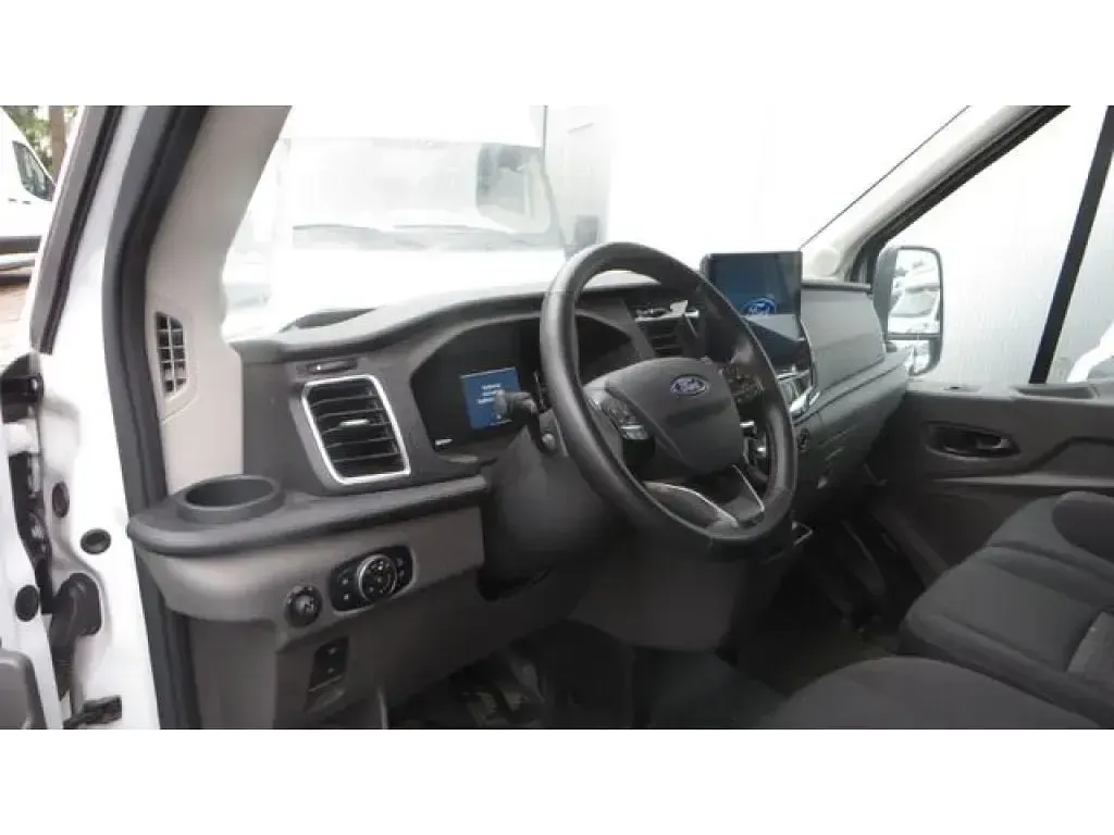Gebraucht Ford Transit Trend 131 PS (96 kW) 2025 Frozen white Van