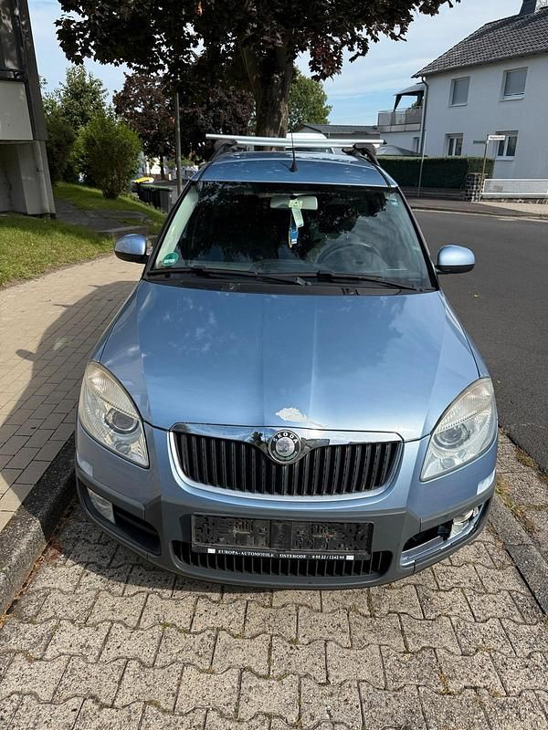 Blau Gebraucht 2007 Skoda Roomster Scout Kombi | 1.250 € - Bild 1/4
