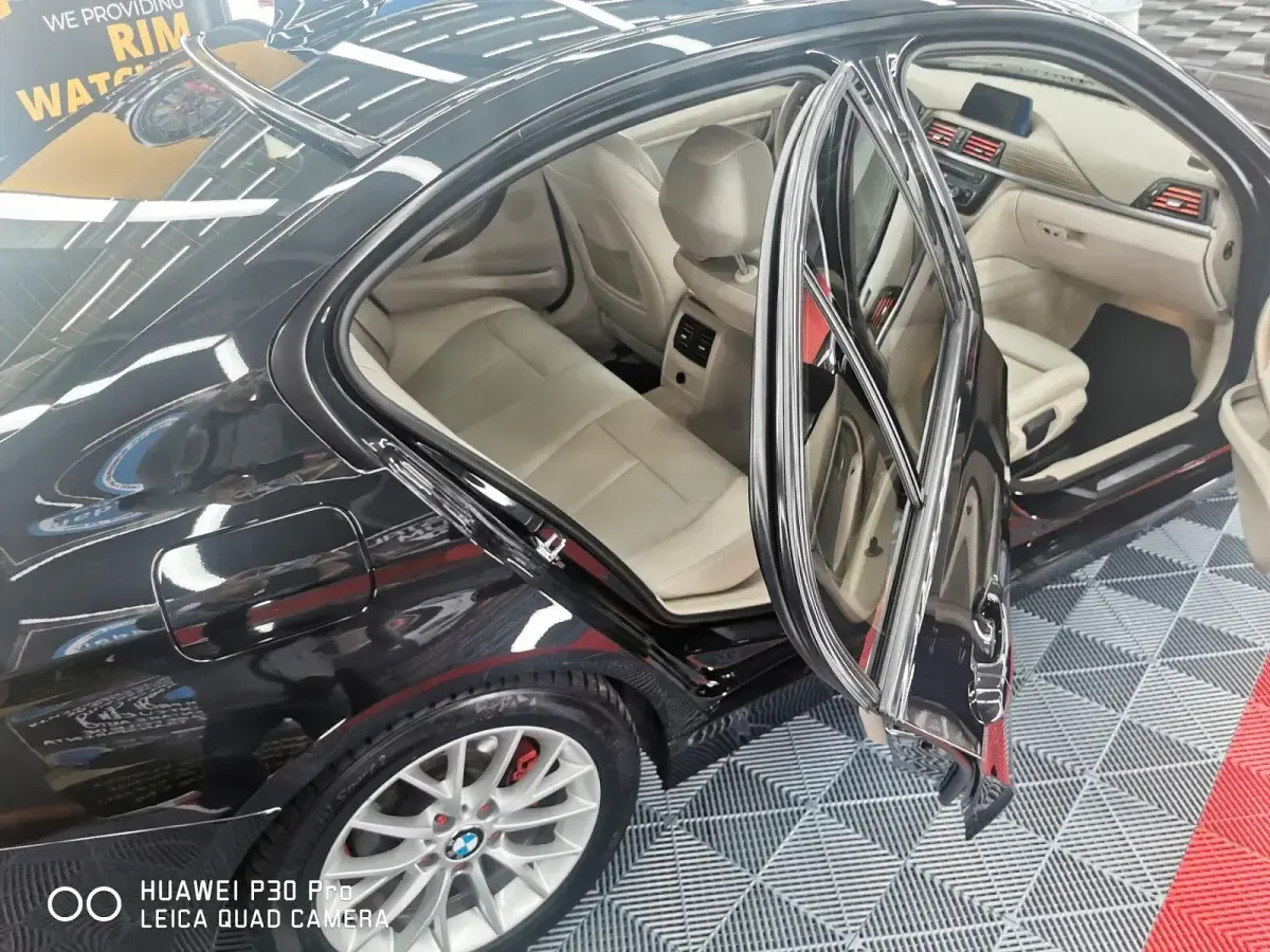 Gebraucht BMW 318 Sport Line 143 PS (105 kW) 2012 Schwarz Limousine