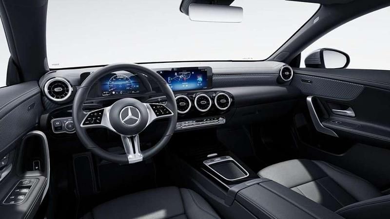Gebraucht Mercedes CLA200 Progressive 163 PS (119 kW) 2025 Metalliclack mountaingrau Coupé