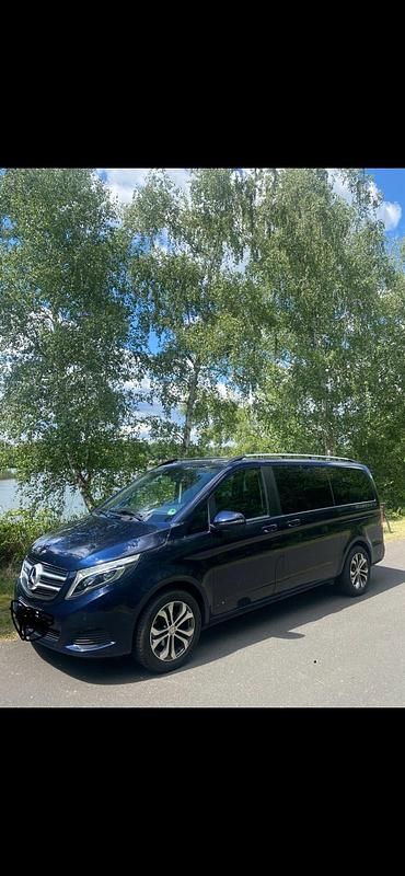 Blau Gebraucht 2019 Mercedes V220 Van / Kleinbus | 28.800 € - Bild 1/4