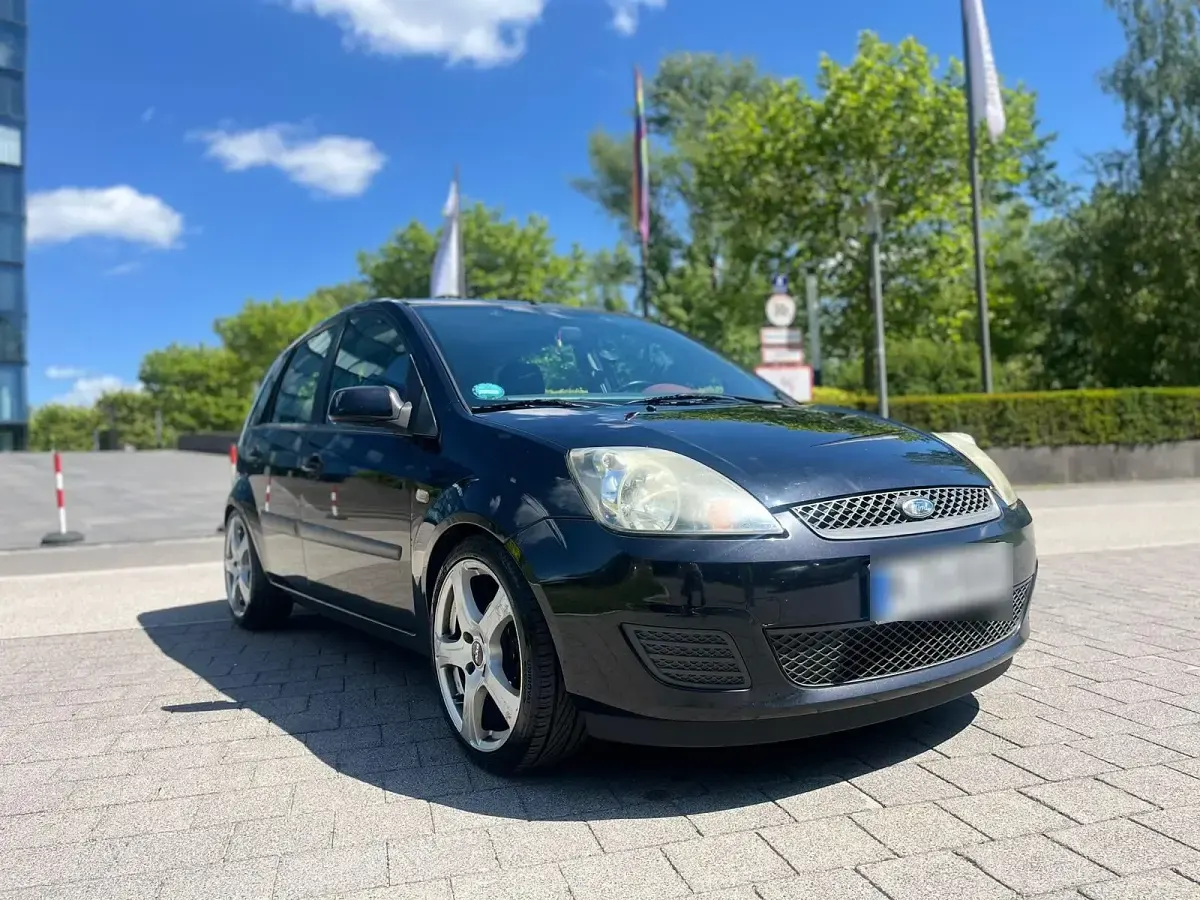 Gebraucht Ford Fiesta 80 PS (58 kW) 2005 Blau Kleinwagen