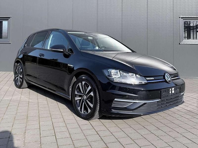 Gebraucht VW Golf VII IQ Drive 131 PS (96 kW) 2019 Deep black perleffekt Kleinwagen