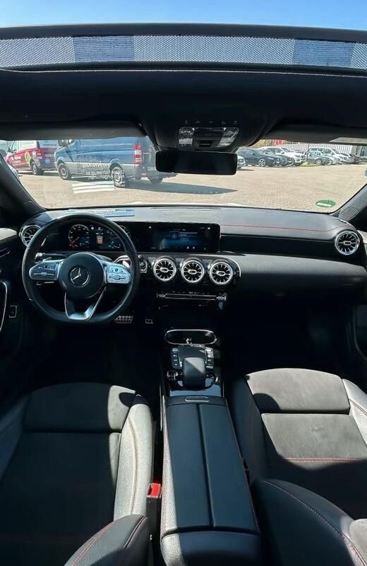 Weiß Gebraucht 2020 Mercedes CLA200 Limousine | 35.000 € - Bild 1/4