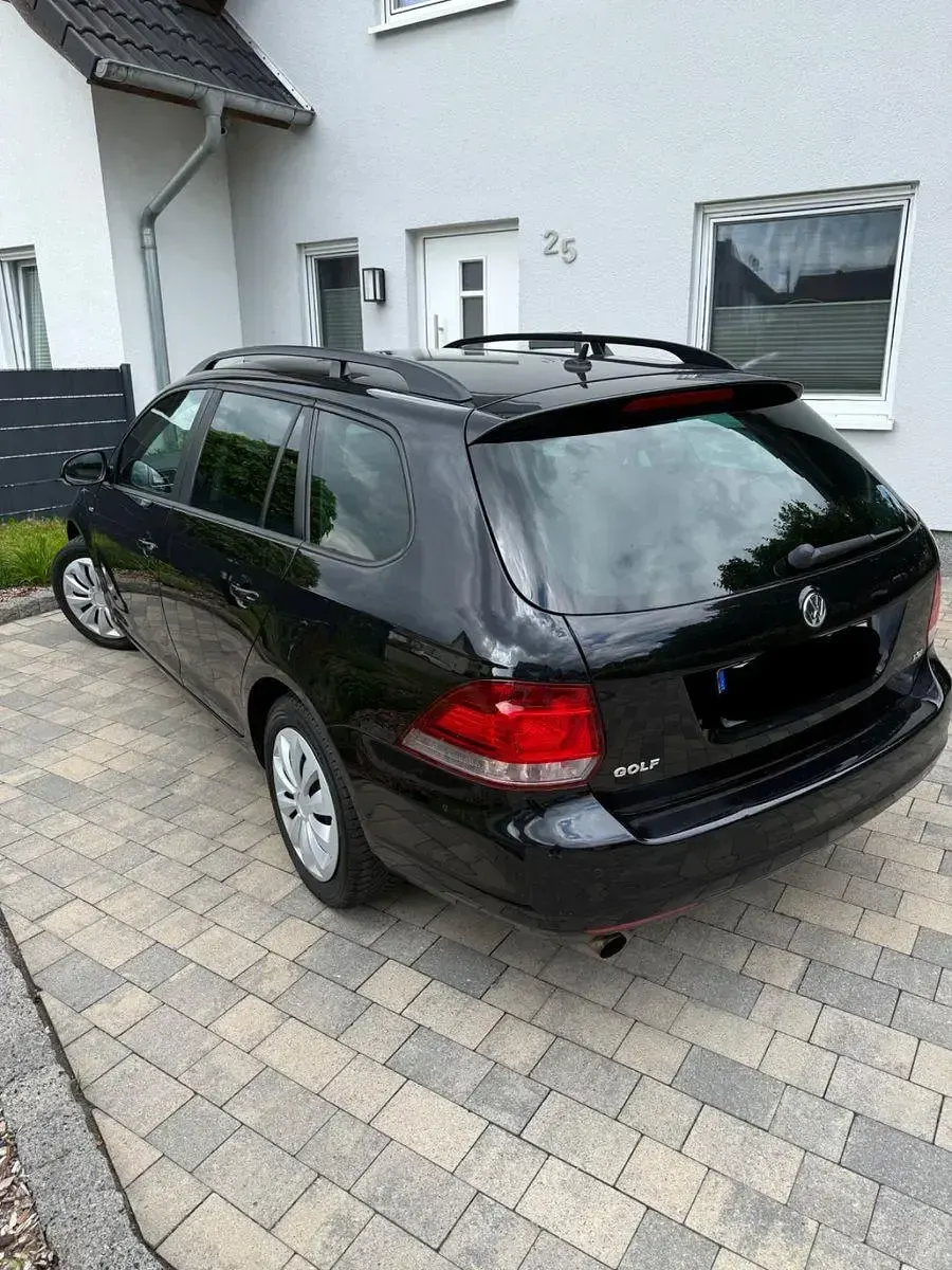 Gebraucht VW Golf VII Match 105 PS (77 kW) 2013 Schwarz Kombi