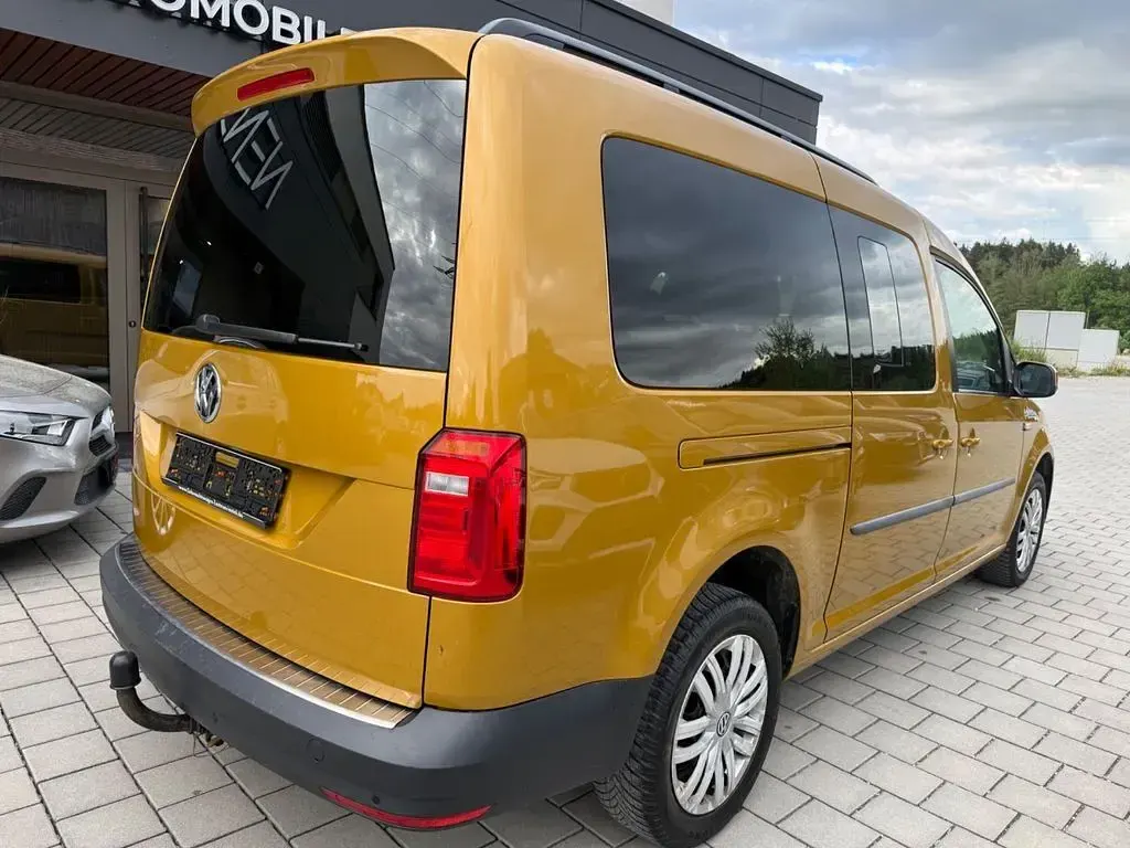 Używany VW Caddy Maxi 102 KM (75 kW) 2019 Żółty Minivan