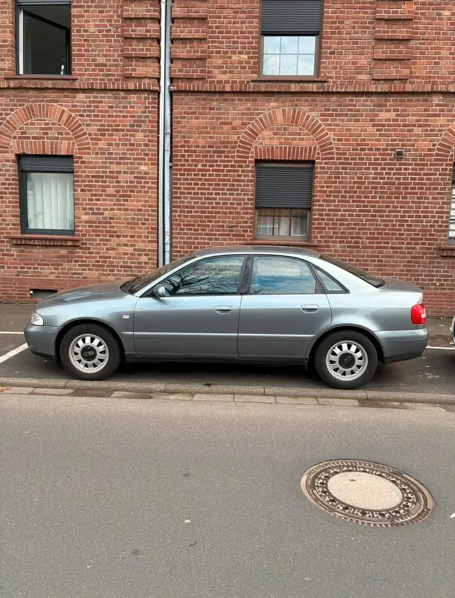 Używany Audi A4 125 KM (91 kW) 1999 Zielony Sedan/Limuzyna