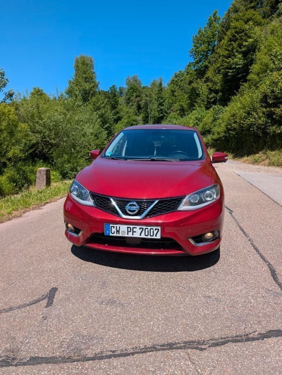 Rot Gebraucht 2018 Nissan Pulsar Tekna Limousine | 12.500 € (Fairer Preis) - Bild 1/4