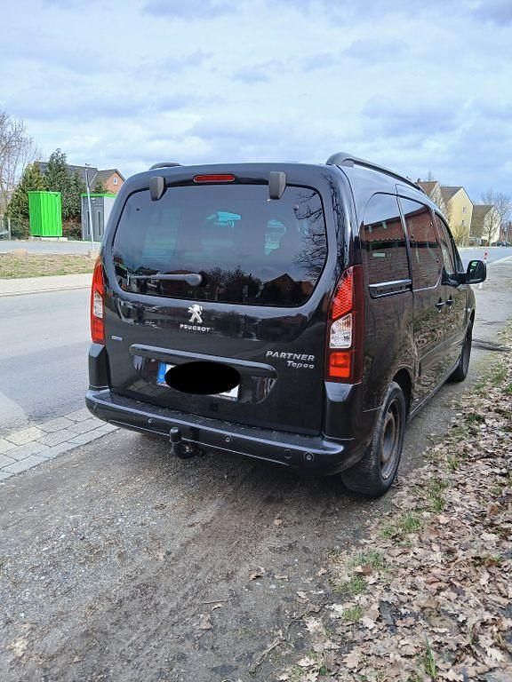 Gebraucht Peugeot Partner Allure 99 PS (72 kW) 2016 Schwarz Van / Kleinbus