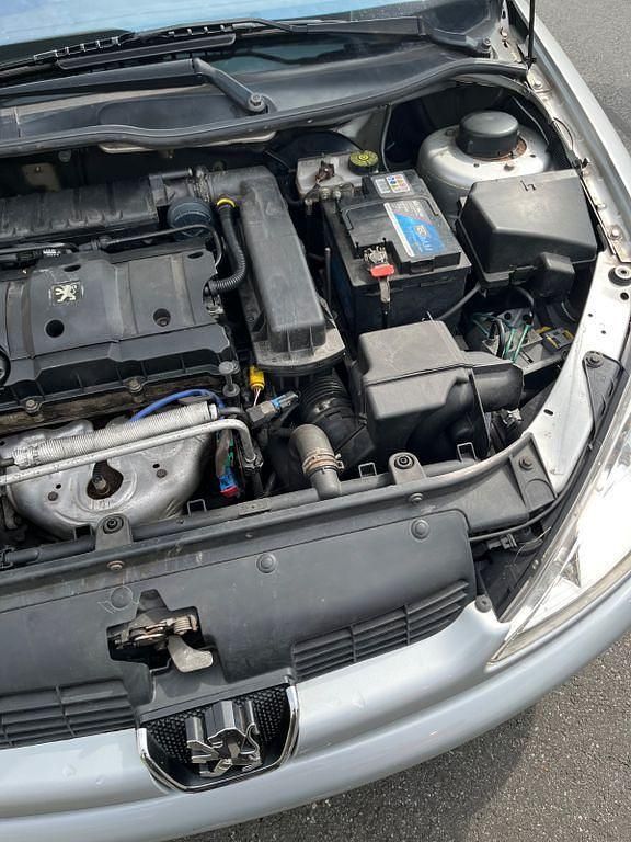 Silber Gebraucht 2005 Peugeot 206 CC Cabrio | 1.350 € (Guter Preis) - Bild 1/4
