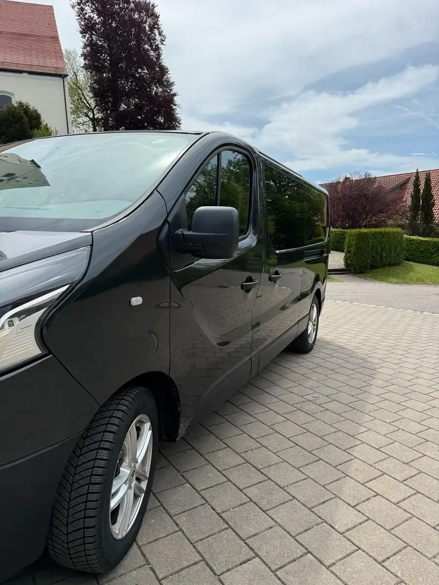 Gebraucht Renault Traffic 145 PS (106 kW) 2016 Schwarz Kombi