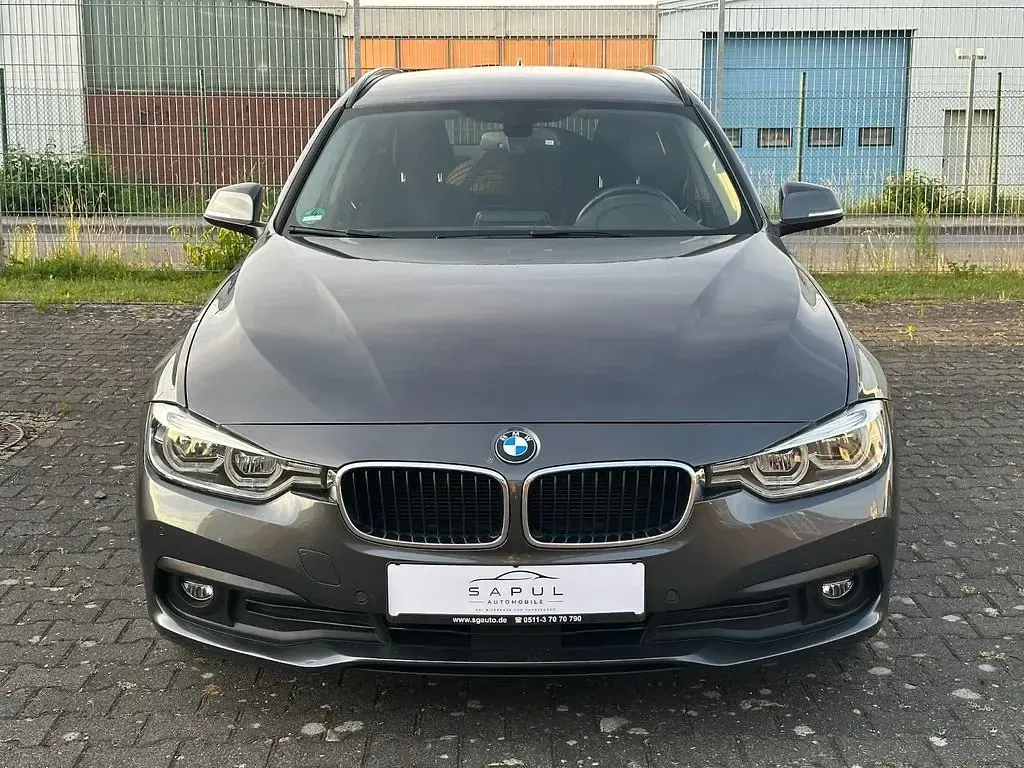 Gebraucht BMW 320 Advantage 190 PS (139 kW) 2018 Grau Kombi