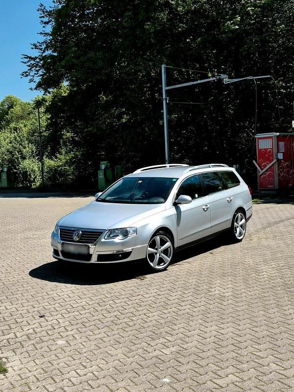 Silber Gebraucht 2006 VW Passat Kombi | 2.500 € (Etwas zu teuer) - Bild 1/4