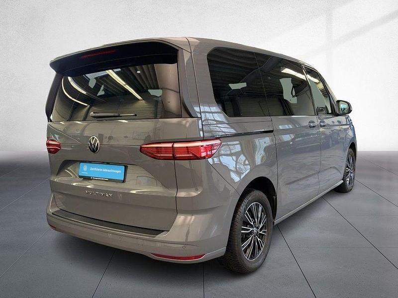 Gebraucht VW Multivan Basis 136 PS (100 kW) 2022 Grau Van