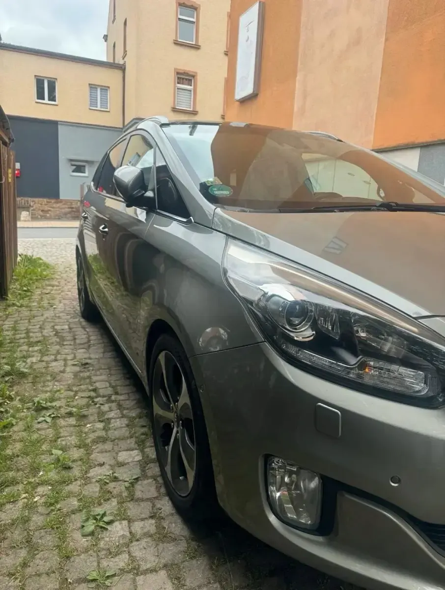 Gebraucht Kia Carens 141 PS (103 kW) 2016 Beige Van / Kleinbus