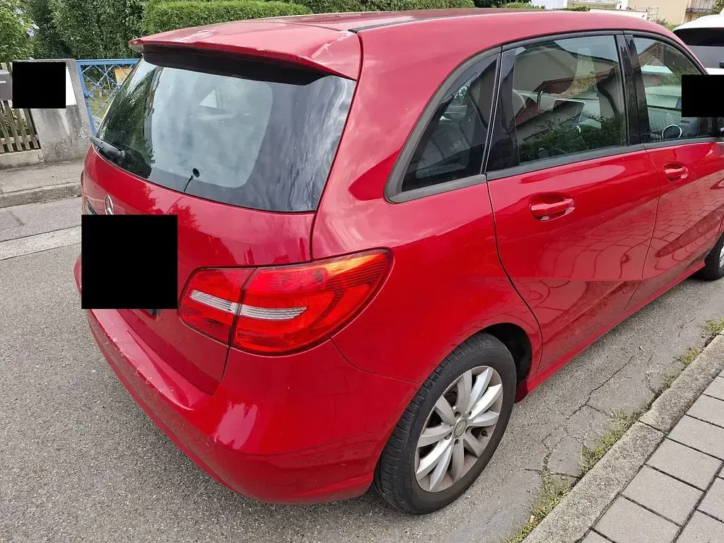 Gebraucht Mercedes B180 122 PS (89 kW) 2012 Rot Kleinwagen